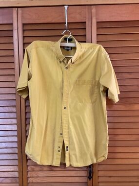 Lee Short-Sleeve Button-Down Shirt in Mustard Yellow